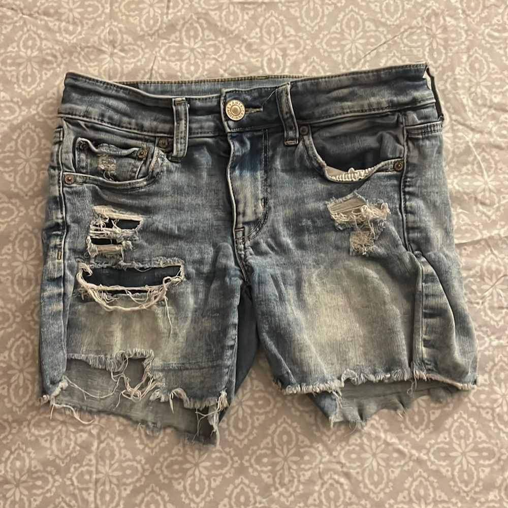 American eagle distressed shorts size 4
